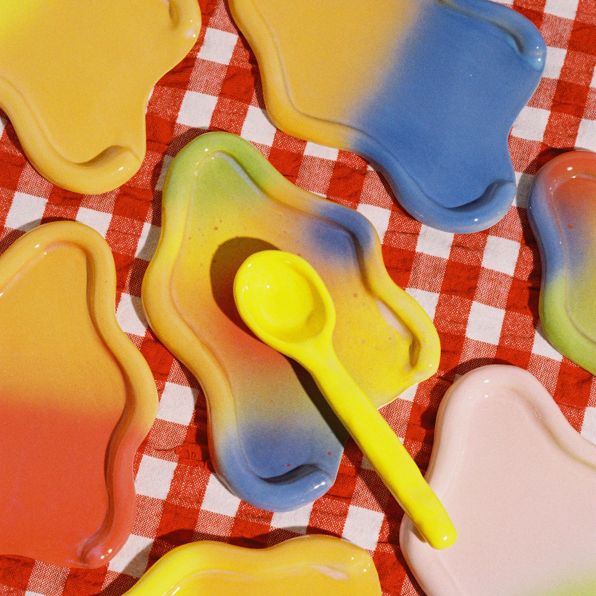 Spoon Bed: Rainbow Airbrush