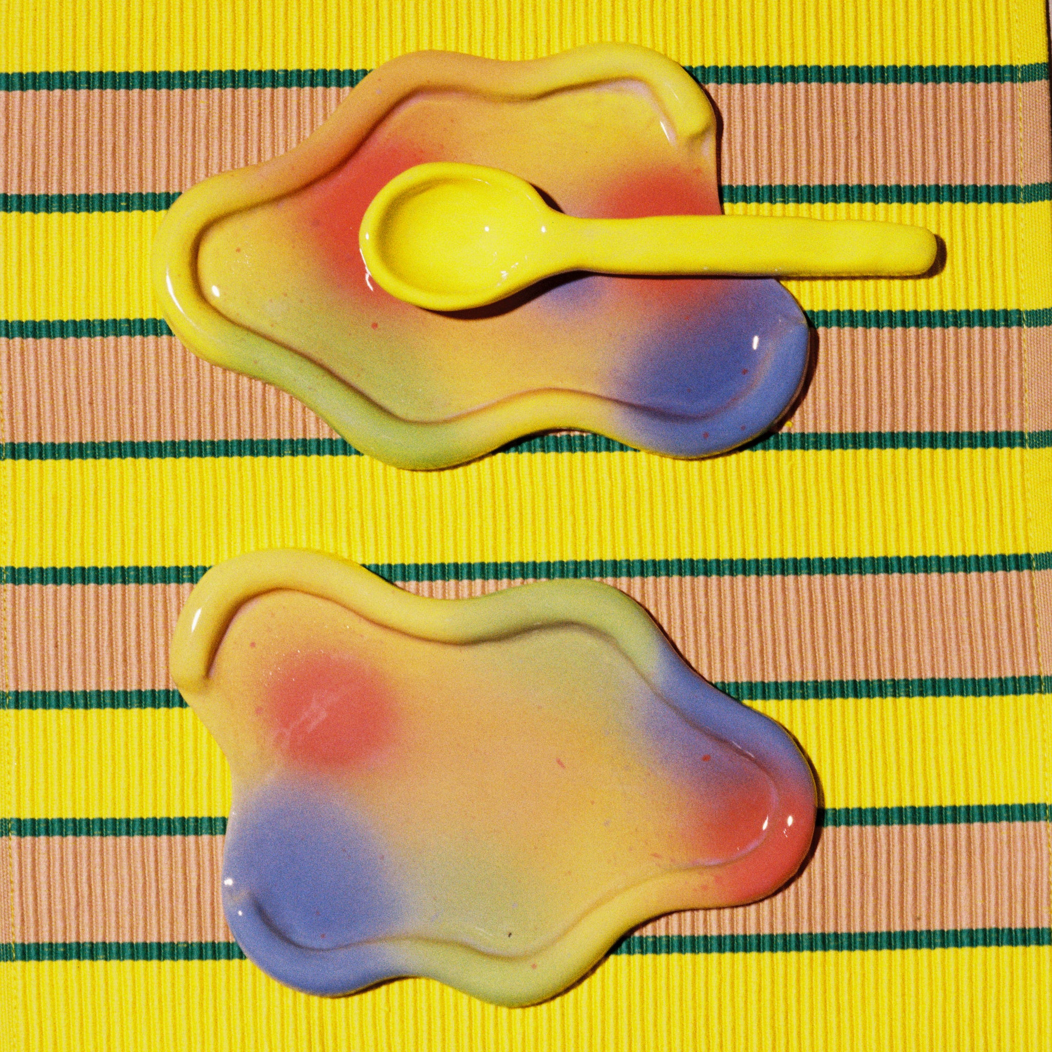 Spoon Bed: Rainbow Airbrush